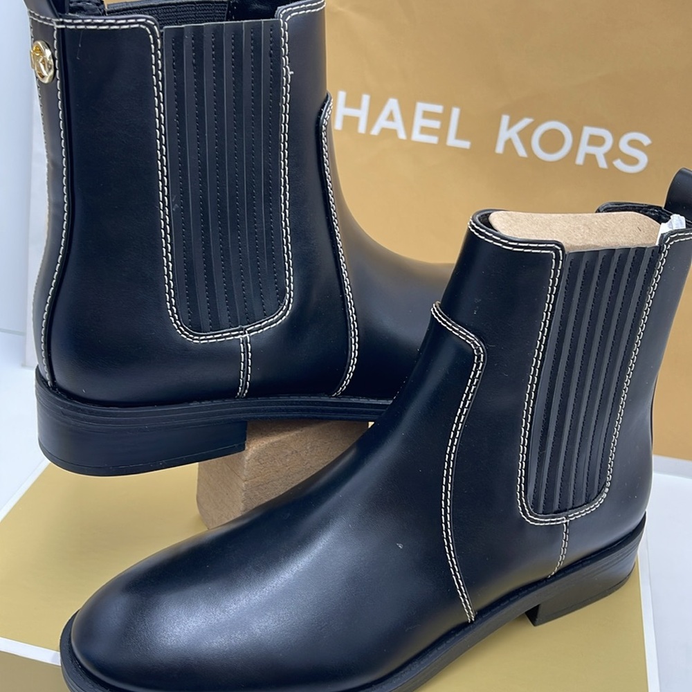 Michael Kors ELLA FLAT BOOTIE
FAUX LEATHER
49F4ELFE5L
BLACK - Picture 10 of 16